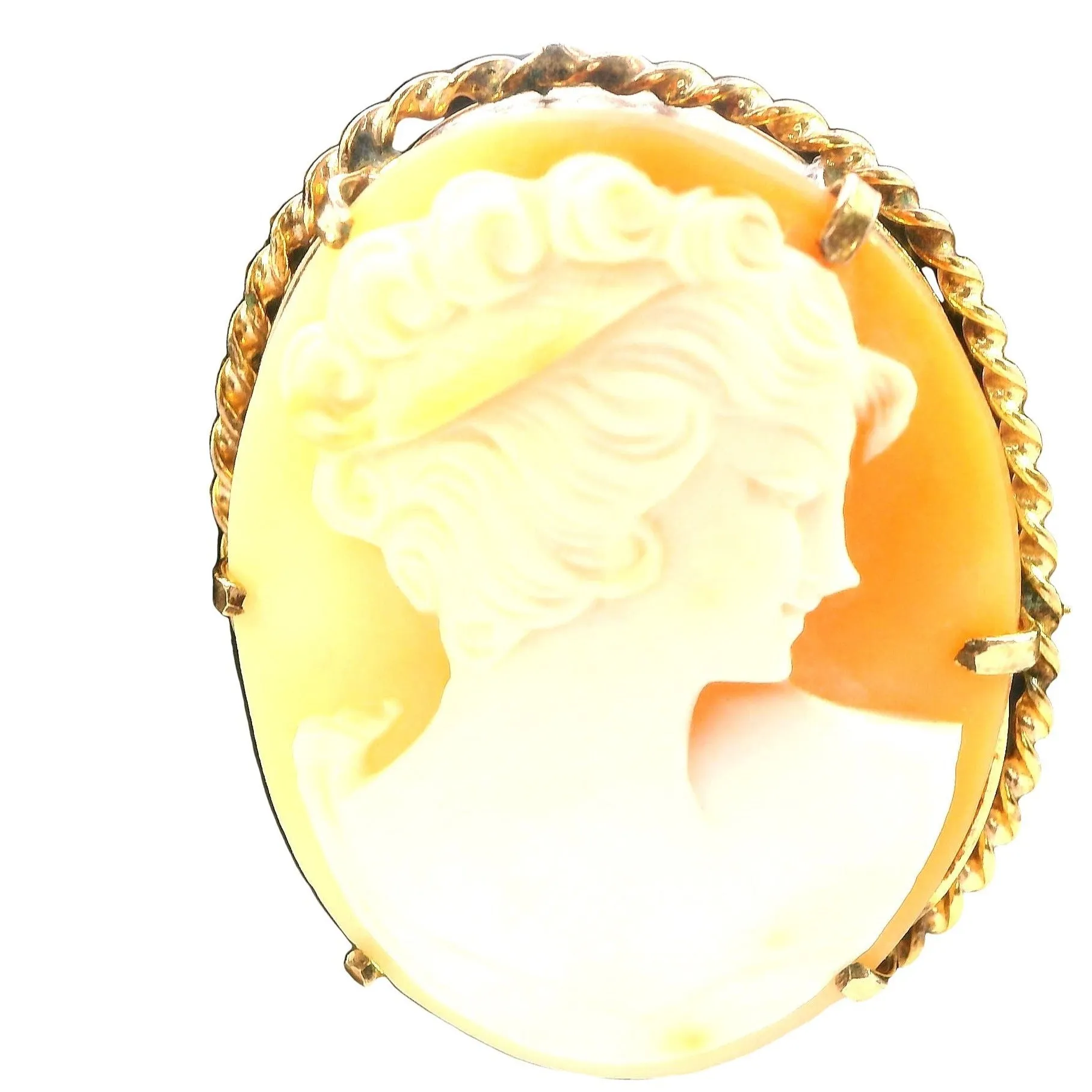 Exquisite Vintage Gold Cameo Brooch - Timeless Elegance