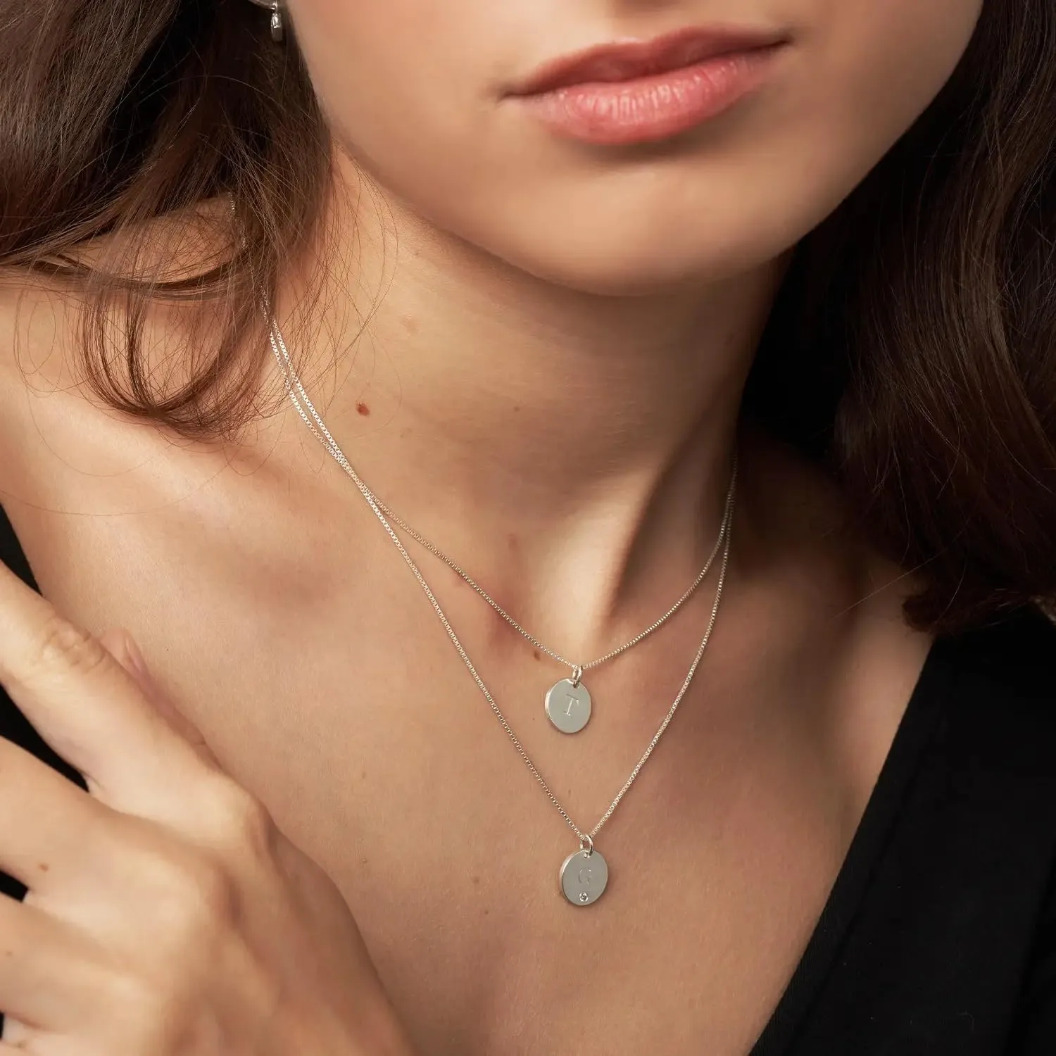 OAK & LUNA - Personalized Willow Disc Initial Necklace with Diamond option - Dainty Gift for Her, Women, Mom - Custom Jewelry for Christmas, Mother's Day,