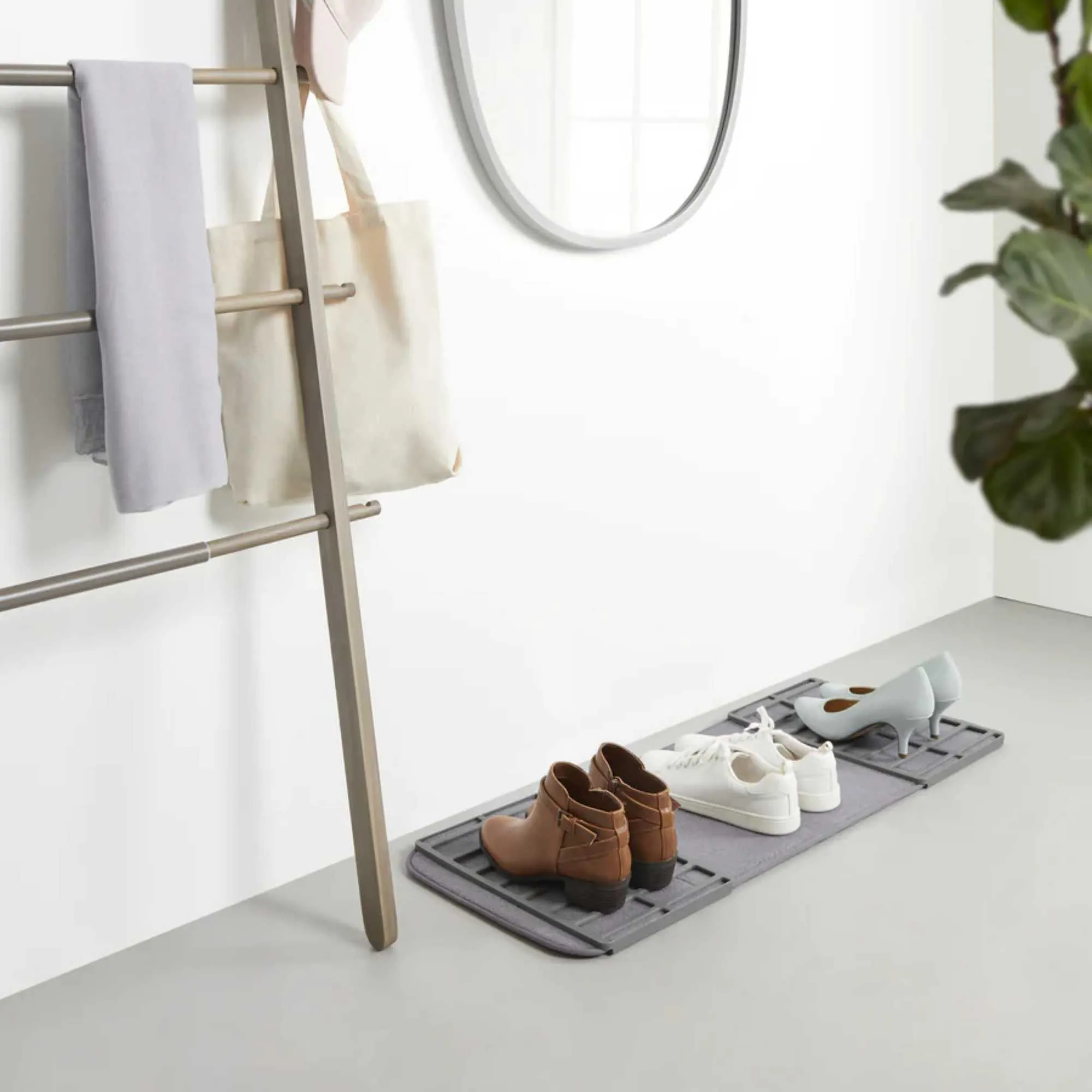 Umbra Shoe Dry shoe rack with mat