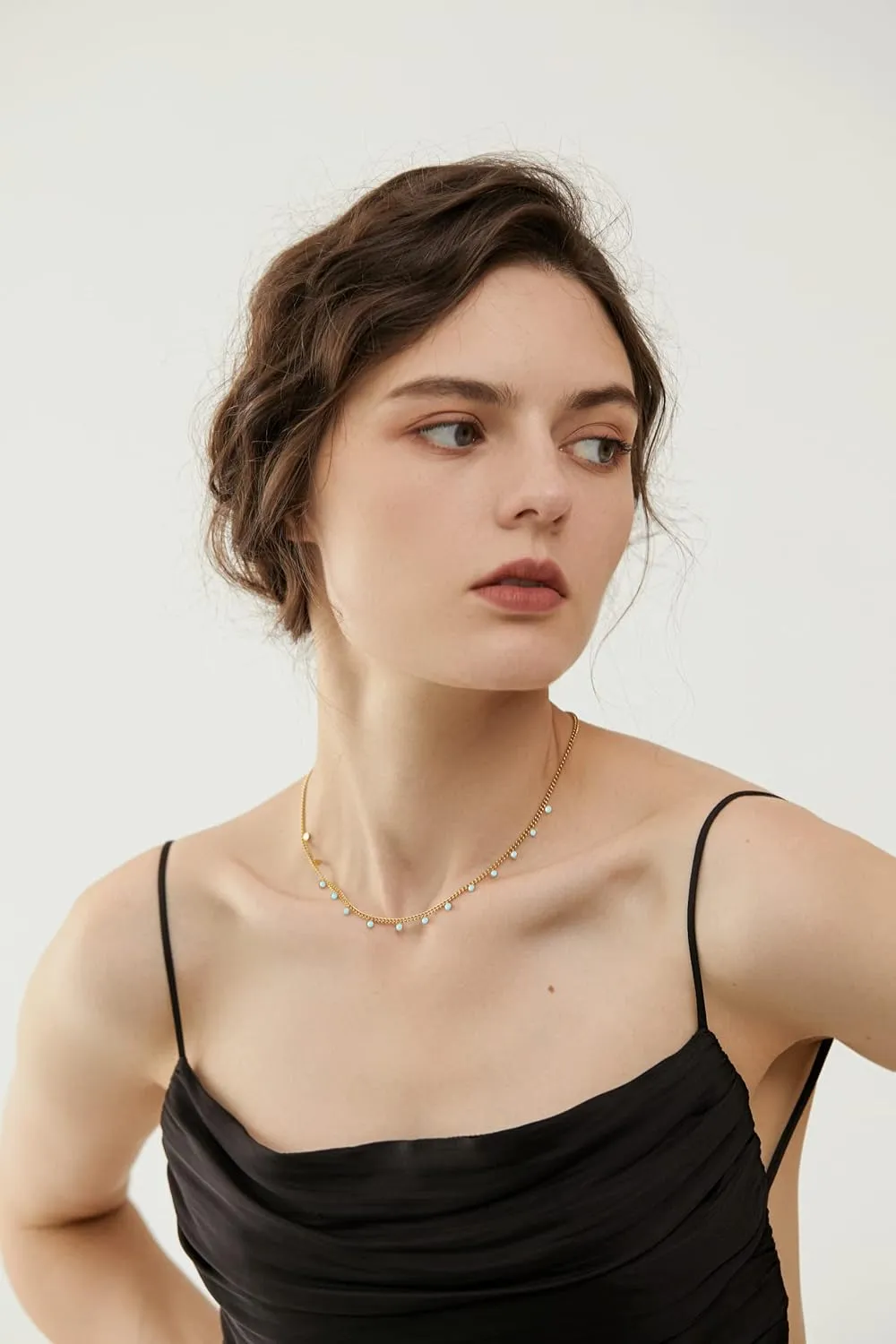 YADUDA Dainty Gold Necklace Tiny Orange Blue Pink Green Dangle Discs Preppy Station Necklace for Women Trendy 14K Gold Plated Cute Choker Necklace for Teen Girl